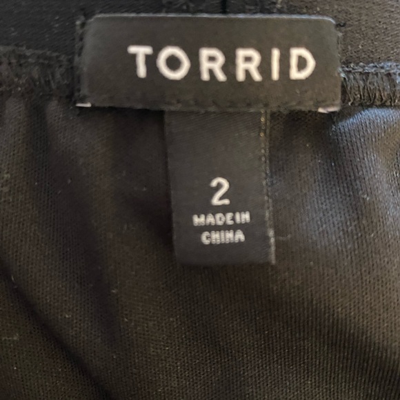 Torrid Black Midi Skirt with Daisy embroidered Pattern- Size 2X - Picture 7 of 9